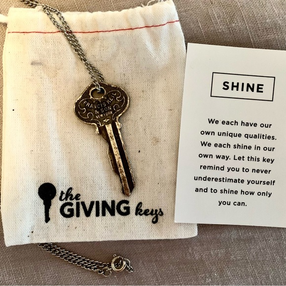 The Giving Key SHINE Necklace NEW - Picture 4 of 4